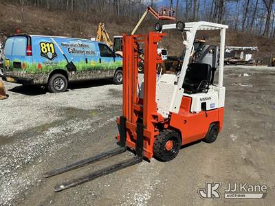 Nissan CF01A14V 2700 Solid Tired Forklift
