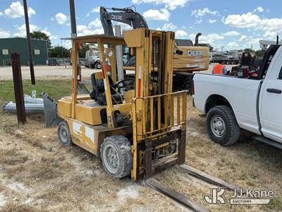 Nissan UGJ02A30V Pneumatic Tired Forklift