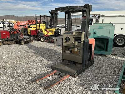 Raymond 150-0PC30T Stand-Up Forklift Order Picker