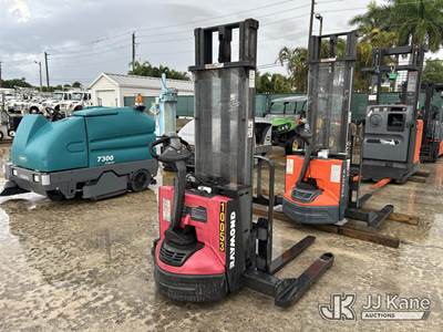 Raymond 6210 Walk-Behind Pallet Truck