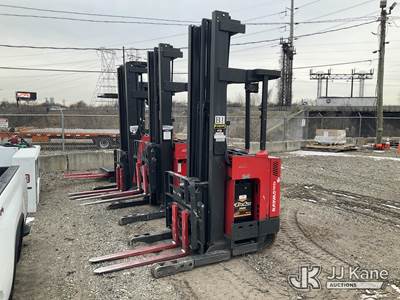 Raymond EASI R30TT Stand-Up Reach Lift