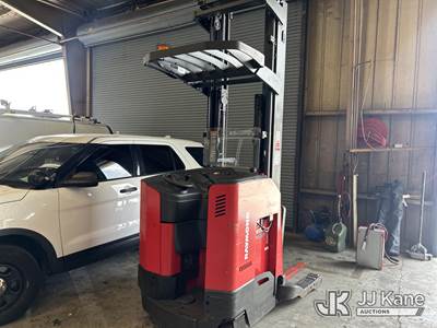 2015 Raymond Rider 740 Stand-Up Forklift Order Picker