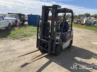 2004 Tow Motor TGC25 Pneumatic Tired Forklift