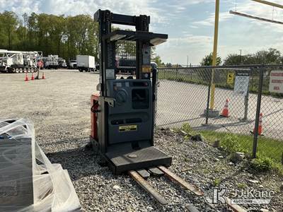 2016 Toyota 7BPUE15 24V Electric Solid Tired Order Picker Forklift