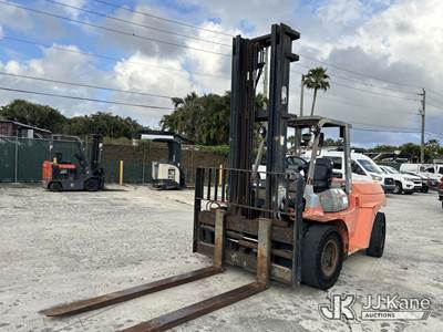 2007 Toyota 7FDU60 Solid Tired Forklift