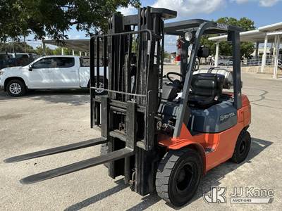 Toyota 7FGCU25 Pneumatic Tired Forklift