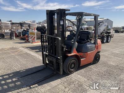2001 Toyota 7FGU25 Solid Tired Forklift