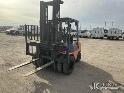 2001 Toyota 7FGU30 Pneumatic Tired Forklift