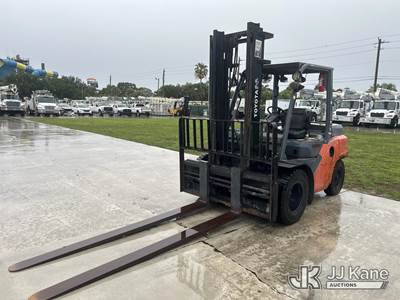 2016 Toyota 8FD35U Solid Tired Forklift