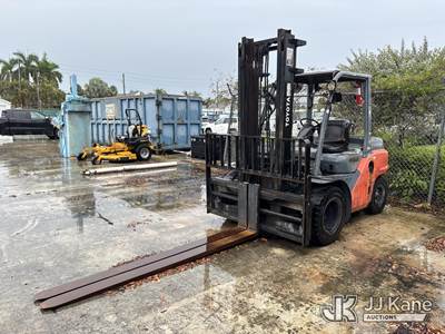 2015 Toyota 8FD35U Solid Tired Forklift
