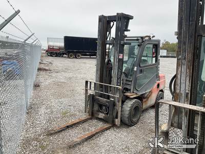 Toyota 8FDU32 Pneumatic Tired Forklift