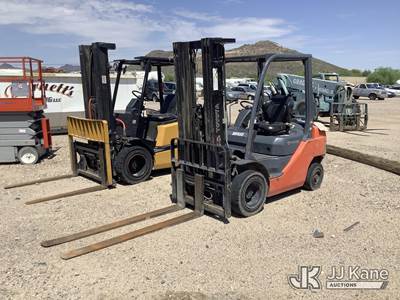 2003 Toyota 8FGU25 Pneumatic Tired Forklift