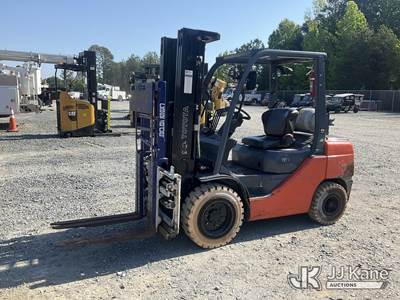 Toyota 8FGU30 Pneumatic Tired Forklift