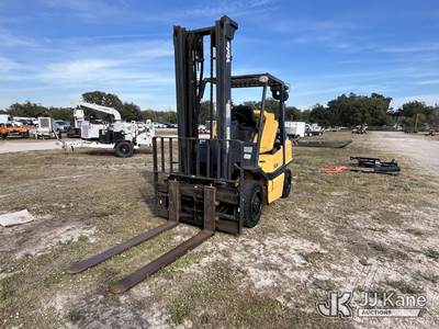 2005 Yale GLP080LJN Pneumatic Tired Forklift