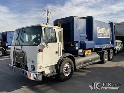 2017 Autocar ACX Xpeditor T/A Trash Truck