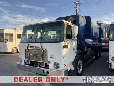 2017 Autocar ACX Xpeditor T/A Trash Truck