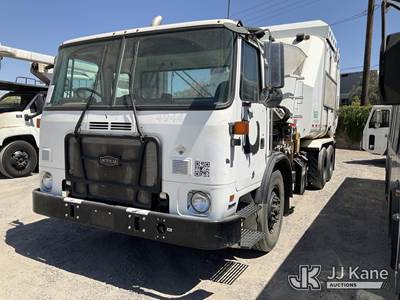 2012 Autocar ACX Xpeditor T/A Trash Truck