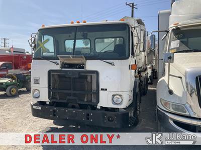 2008 Autocar WX T/A Trash Truck