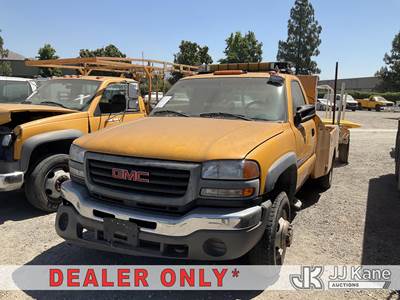 2003 GMC Sierra 3500 Refuse/Trash Truck