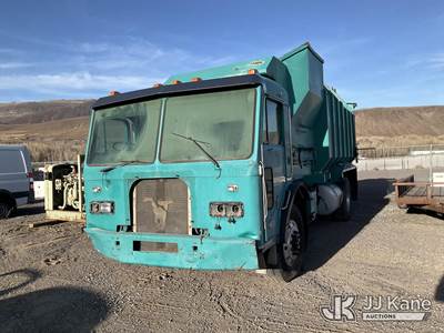 2000 Peterbilt 320 Garbage/Compactor Truck