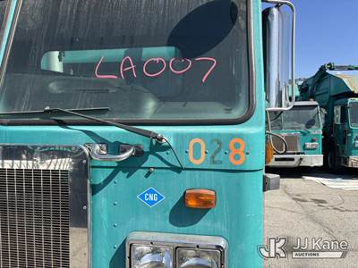 2009 Peterbilt COE 320 Rear Loader Garbage/Compactor Truck