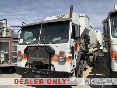 2018 Peterbilt 520 Trash Truck
