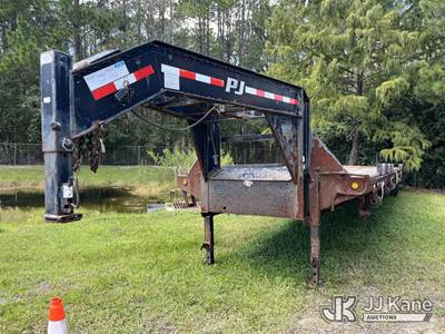 2011 PJ Trailers Gooseneck Tagalong Trailer