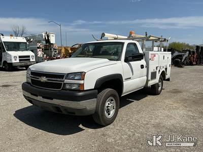 2005 Chevrolet C2500HD Enclosed Service Truck