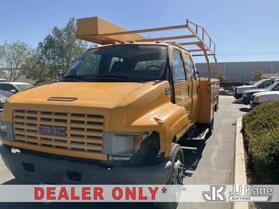 2005 Chevrolet C4C042 Crew-Cab Utility Truck