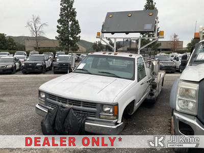 2000 Chevrolet C/K 3500 Line Painting Truck