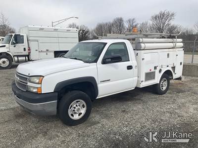 2005 Chevrolet Silverado 2500HD 2WD Service Truck