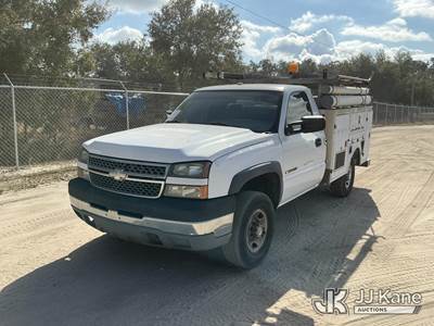 2005 Chevrolet Silverado 2500HD Enclosed Service Truck