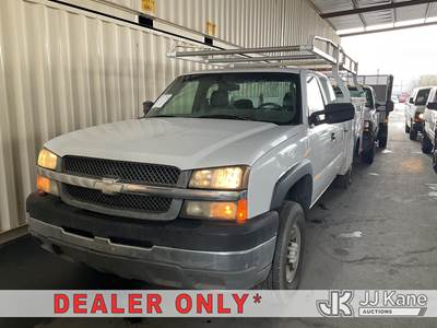 2004 Chevrolet Silverado 2500HD Extended-Cab Pickup Truck
