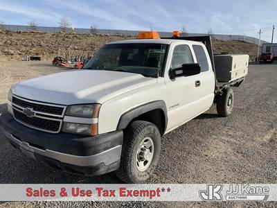 2006 Chevrolet Silverado 2500HD 4x4 Extended-Cab Flatbed/Service Truck