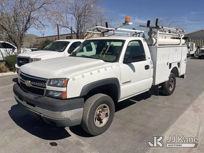 2005 Chevrolet Silverado 2500HD Service Truck
