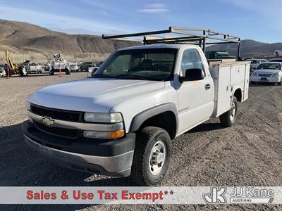 2002 Chevrolet Silverado 2500HD Enclosed Service Truck