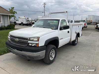 2005 Chevrolet Silverado 2500HD Service Truck