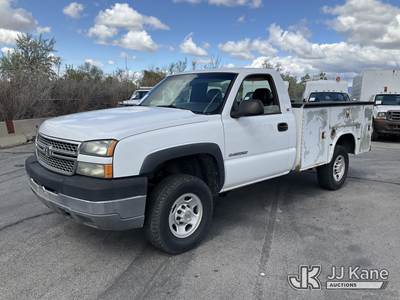 2005 Chevrolet Silverado 2500HD 4x4 Service Truck