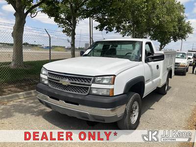 2005 Chevrolet Silverado 2500HD Service Truck