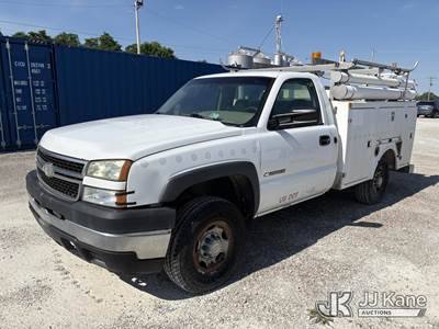 2006 Chevrolet Silverado 2500HD Enclosed Service Truck