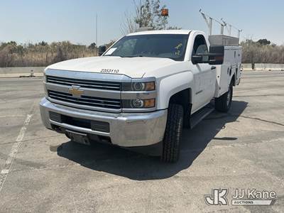 2015 Chevrolet Silverado 2500HD 4x4 Enclosed Service Truck