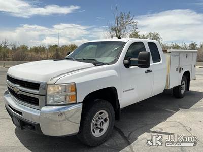 2009 Chevrolet Silverado 2500HD Extended-Cab Service Truck