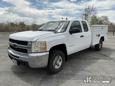 2009 Chevrolet Silverado 2500HD Extended-Cab Service Truck