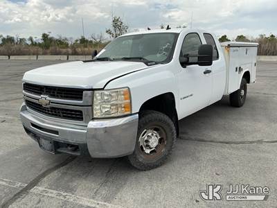 2009 Chevrolet Silverado 2500HD Extended-Cab Service Truck