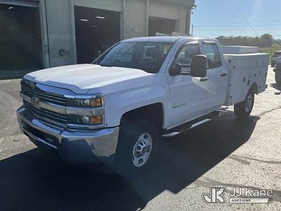 2015 Chevrolet Silverado 2500HD 4x4 Extended-Cab Enclosed Service Truck