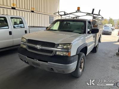 2003 Chevrolet Silverado 2500HD Enclosed Service Truck