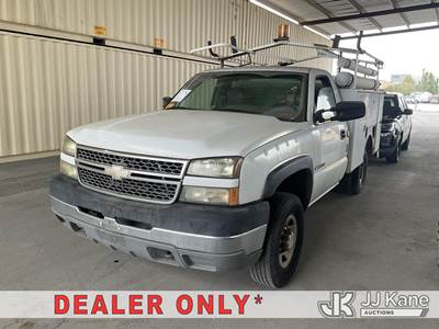 2005 Chevrolet Silverado 2500HD Enclosed Service Truck