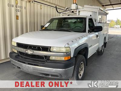 2002 Chevrolet Silverado 2500HD Enclosed Service Truck