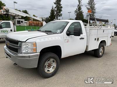 2011 Chevrolet Silverado 2500HD 4x4 Enclosed Service Truck