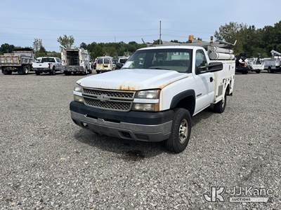 2005 Chevrolet Silverado 2500HD Enclosed Service Truck